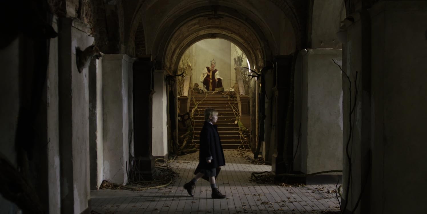 Charles Dance as Thomas Arlington in The Door